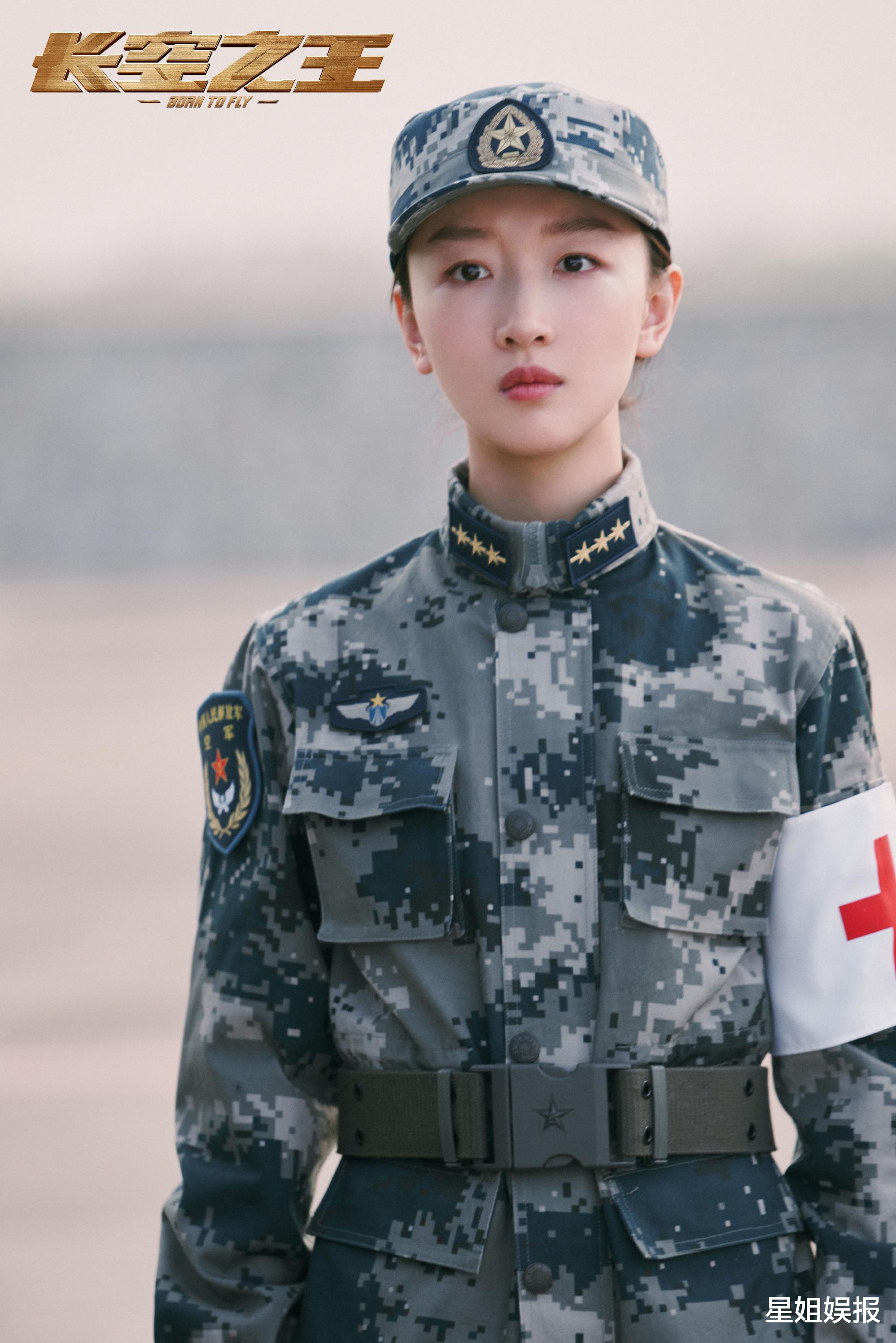 周冬雨变美被质疑医美,模仿倪妮,素颜照力证颜值提升全靠妆造!