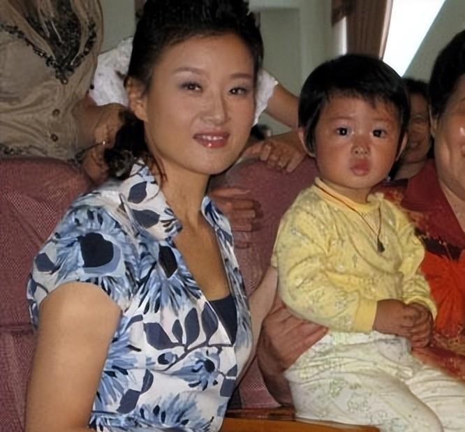 连续24年登上春晚,成龙不敢“触碰”的女人,宋祖英到底什么背景