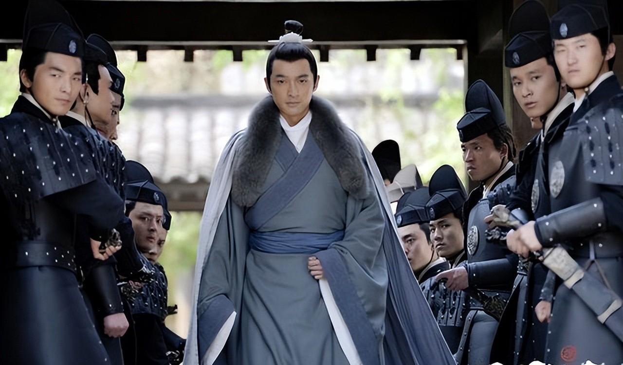 才播4集,就登顶榜一,这是11月份第一部让我熬夜狂追的黑马剧