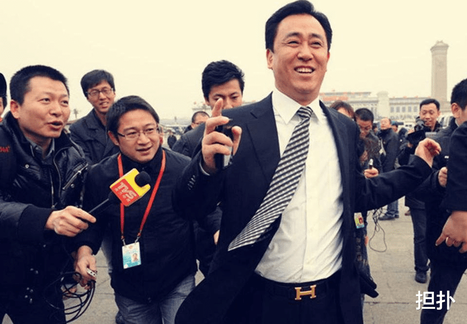 许家印如今被捉了，王石却娶女星功成身退，两人的出身已决定一切