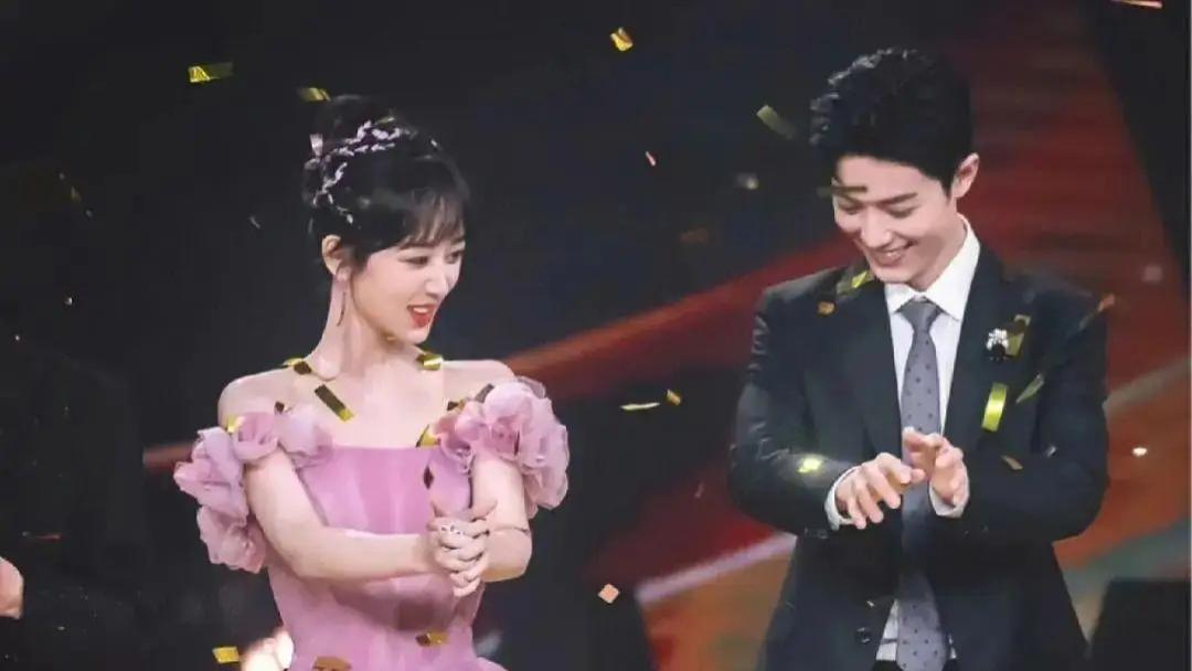 肖战和杨紫疑恋情曝光，被曝一起亲密吃饭，爆料者称不怕被起诉。