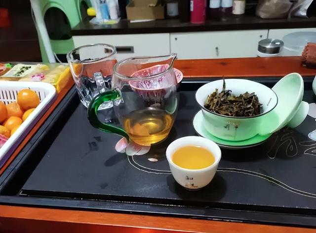 茶水成了“夺命水”?男子喝后器官坏死!医生:喝茶请牢记这4点