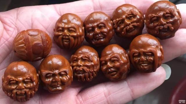 橄榄核|一条素铁核,4年被他盘的透透的!多少人看一眼,就再也忘不了