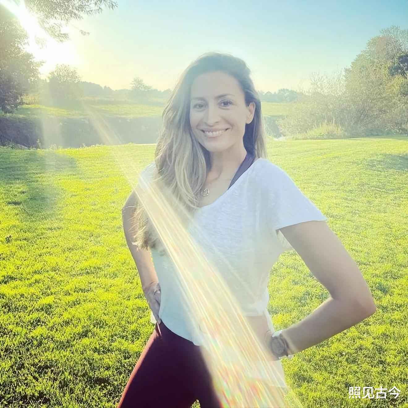 时隔20年，贝克汉姆把和女助理偷情细节曝光，维多利亚哭着说原谅