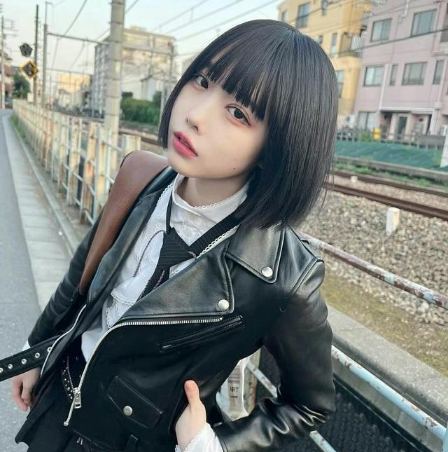 何超莲|15岁吴费曼官宣恋情,女方正脸照曝光,颜值清纯可爱走日系风