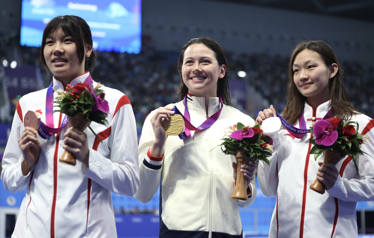 何诗蓓夺金,霍震霆颁奖,霍启刚霍启山两位公子现场助威