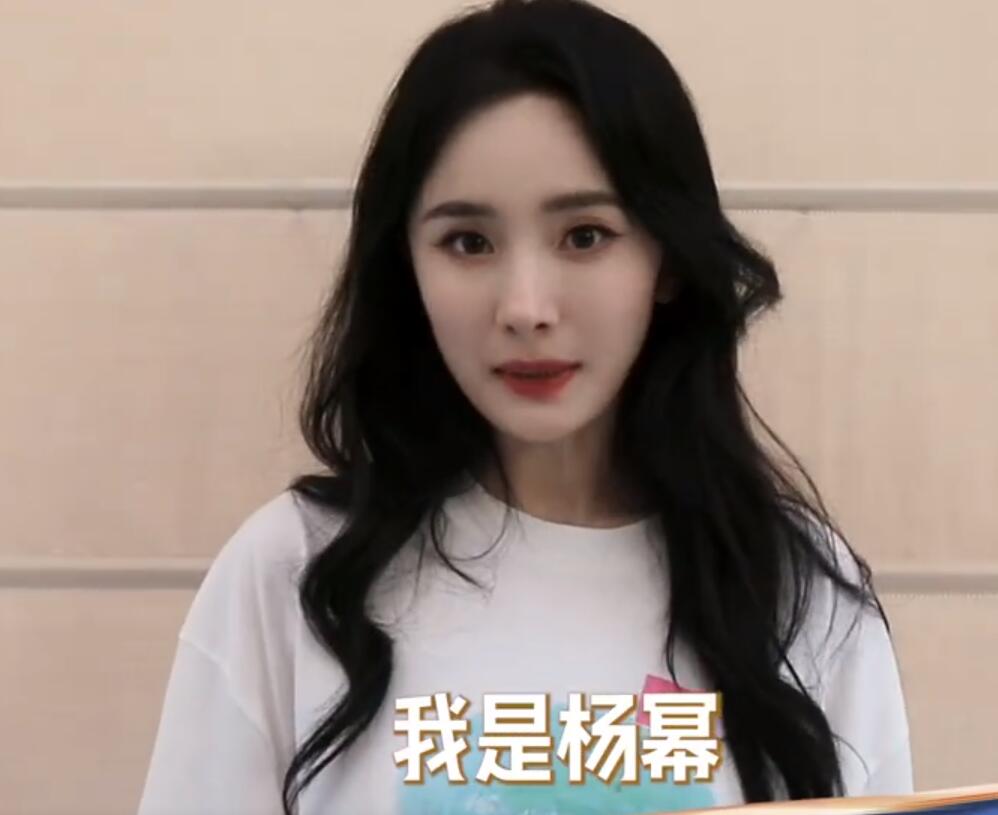 韩国女团 微博之夜众星VCR：杨紫嘴歪、热巴脸型大变、昔日组合状态相差大