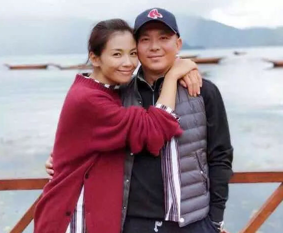 明星夫妻丑闻再升级？刘涛和王珂的“伪恩爱”，终于藏不住了！