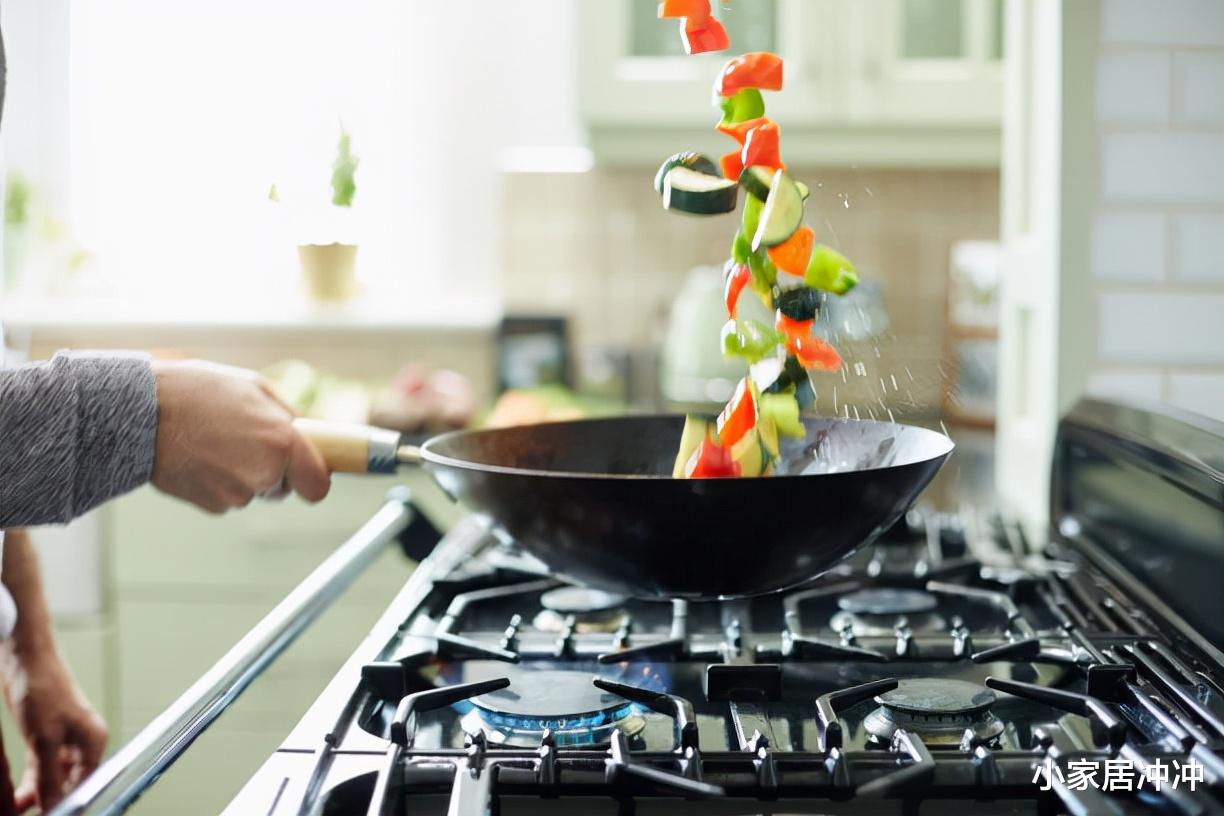 燃气灶是不是越贵越好?我家换了3台燃气灶,终于搞明白了