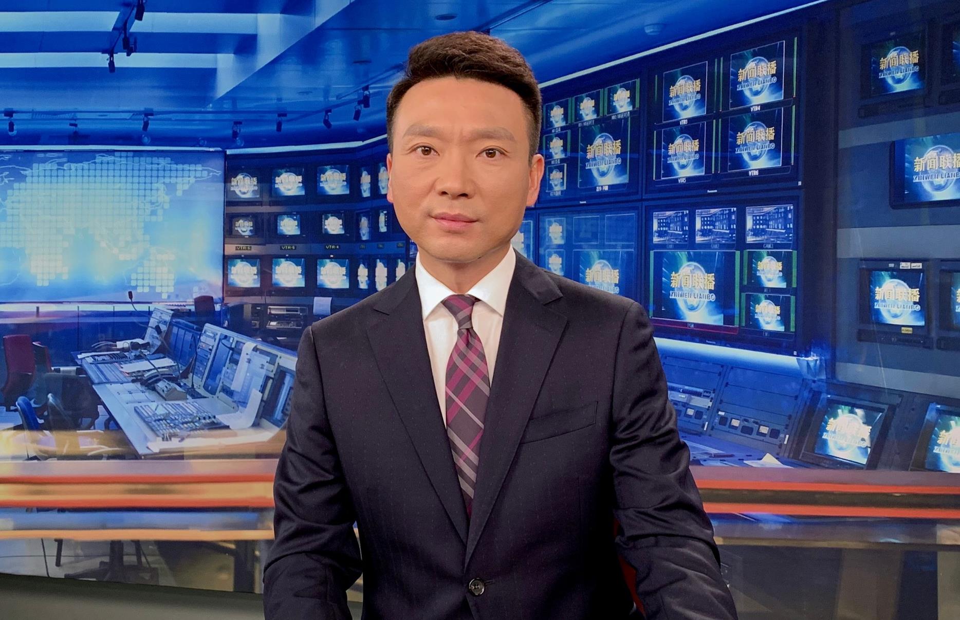 央视《新闻联播》主播完成调整，康辉担任门面，郭志坚确定转岗