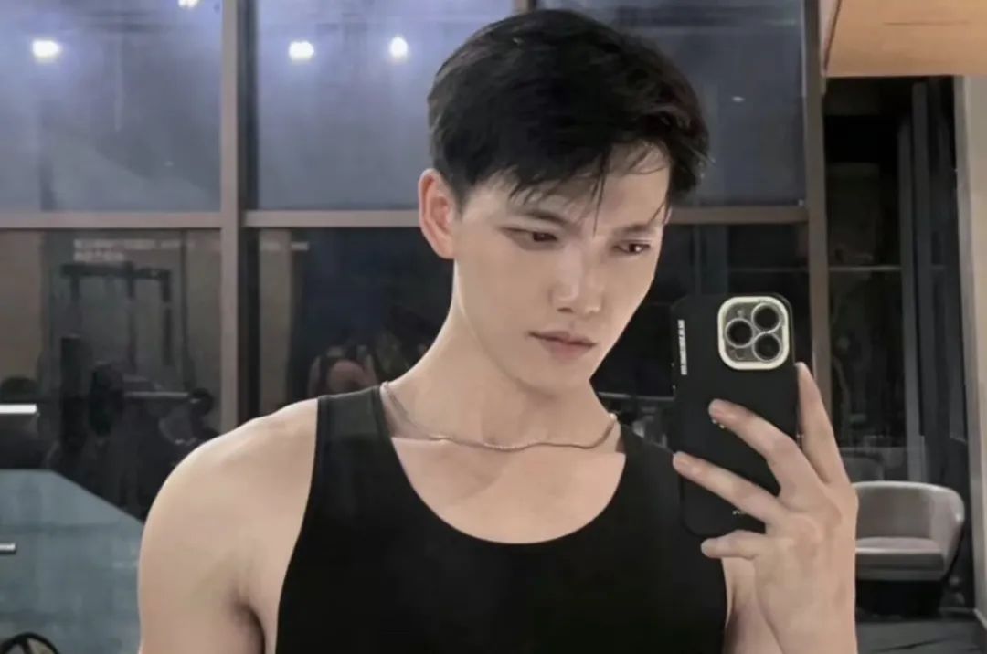 第一批过年烫头的人,已经疯了!