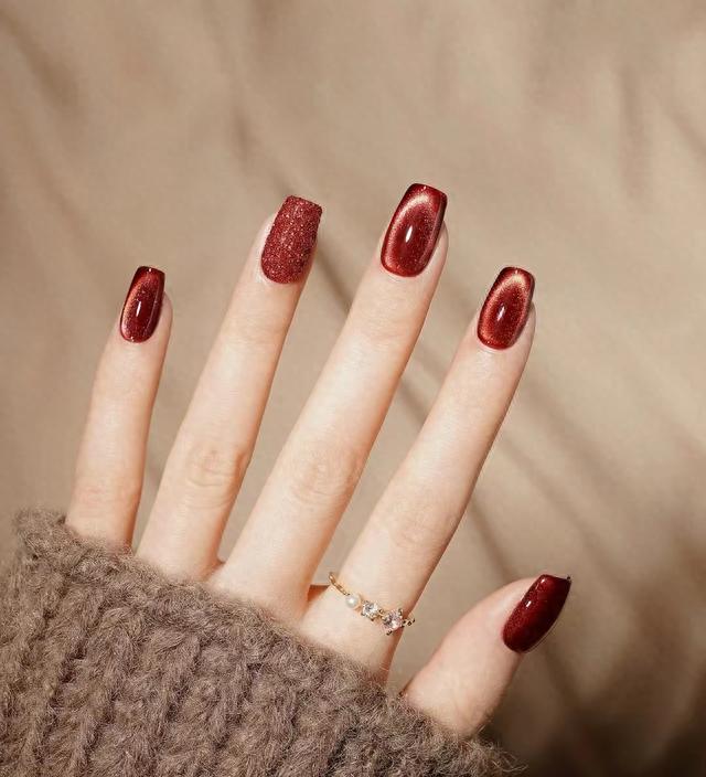 高贵显白美甲：金棕色YYDS--秋季美甲推荐