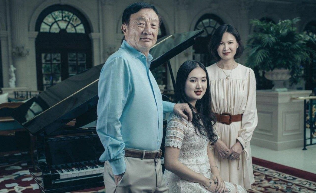 何超欣|何超欣:直言看不上王思聪?撮合姚安娜何猷君,凭啥独得赌王宠爱