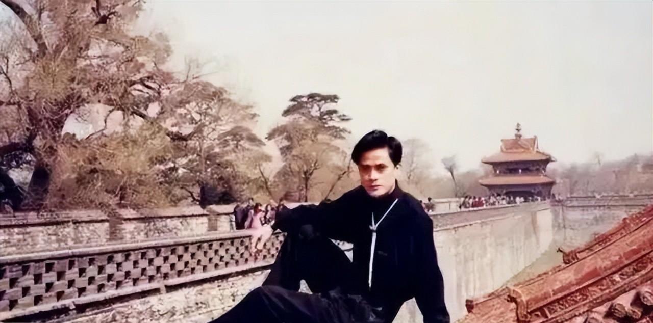 曾红过毛宁,却在梅艳芳出殡之日去世,内地第一男歌手为何如此?