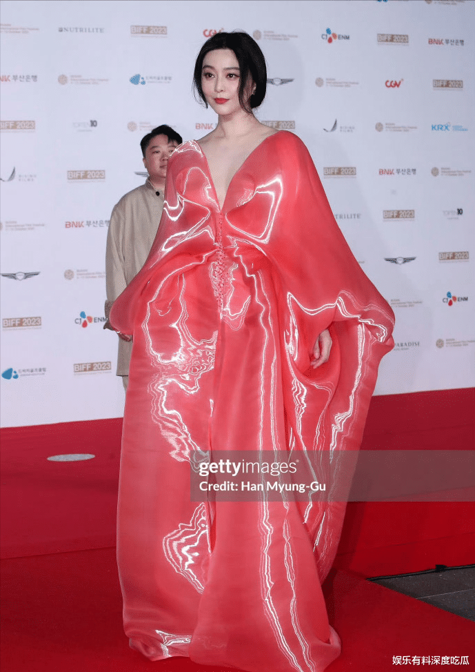 正式复出！范冰冰领衔《绿夜》剧组亮相釜山国际电影节