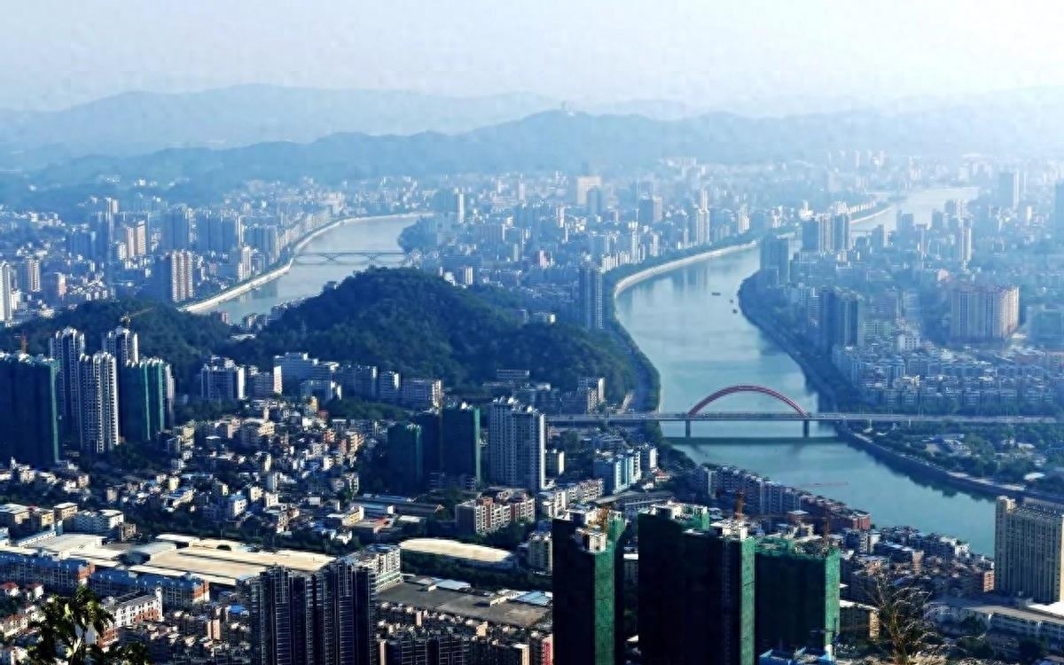 从爆红到“打回原形”，张颂文只用八个月，终是步了张小斐的后尘