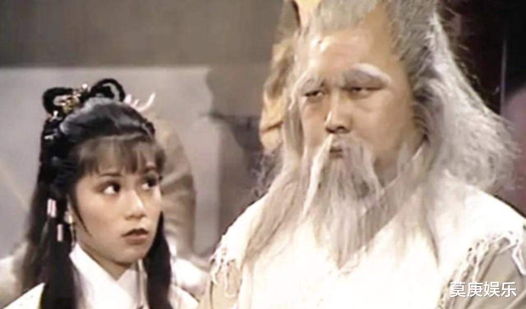 75岁周伯通近照曝光,大腹便便走路用轮椅,自曝深圳养小30岁情人