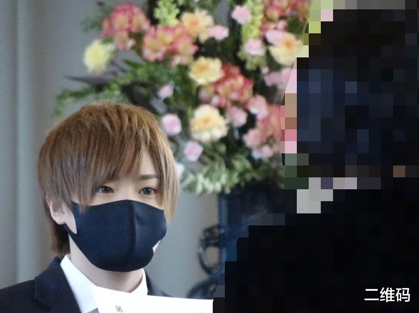 日本辣妈把3岁儿子打扮成牛郎风,没想到10年后画风大变!