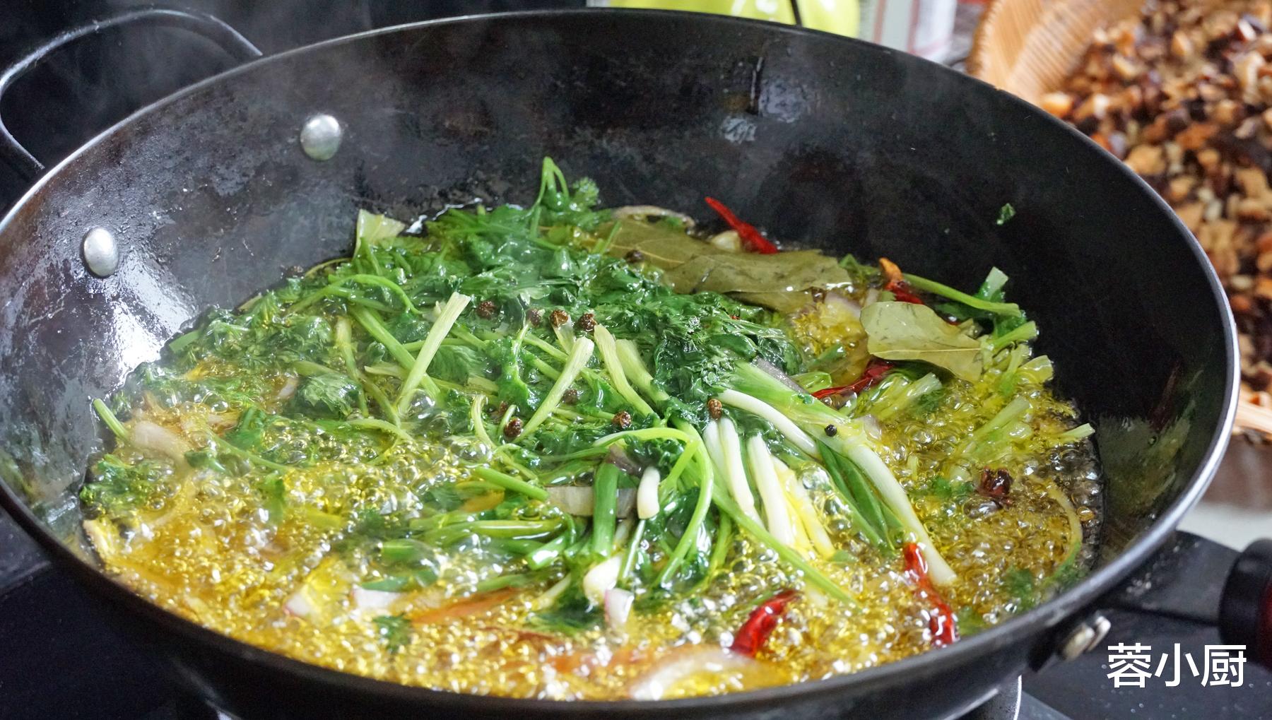 香菇|懒人必备万能酱,一次做一锅,保存3个月不坏,拌面下饭都好吃