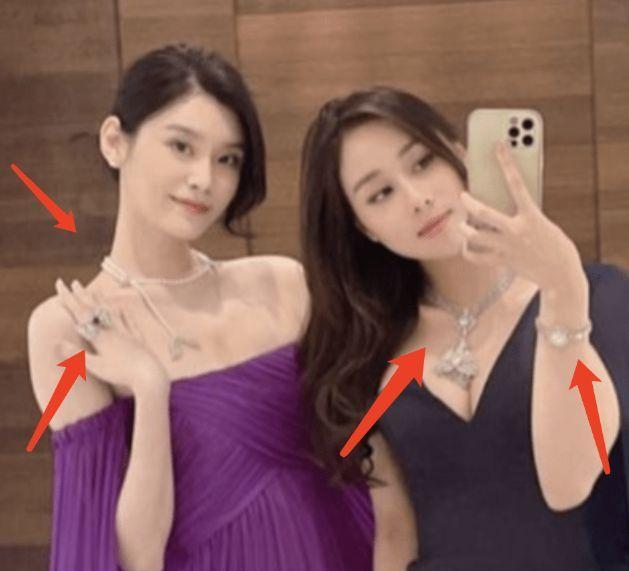 何超欣|何超欣参加好友婚礼,戴千万珠宝气质出众,与奚梦瑶同框对比明显