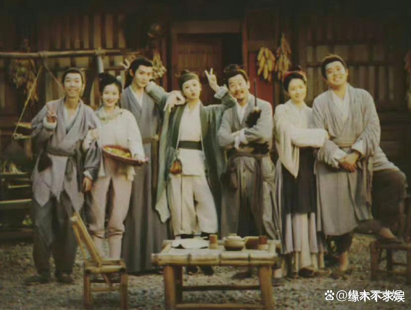 《长相思》晚会被喊退钱：杨紫落泪、张晚意邓为太尬、檀健次救场