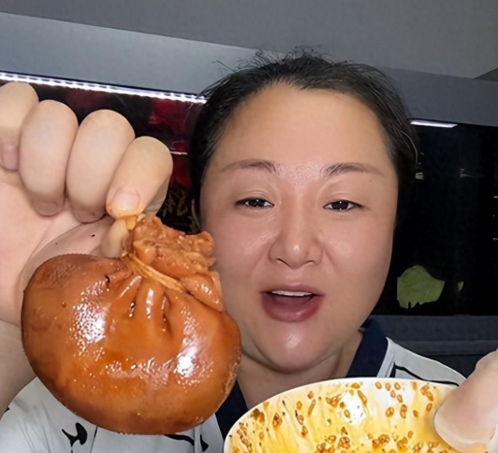 2亿身价吃播网红胖姐，得脑溢血，留下遗嘱：所有的资产给现任老公