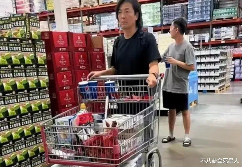 56岁郑伊健发福憔悴认不出，妻子定居日本，身家数亿至今无子