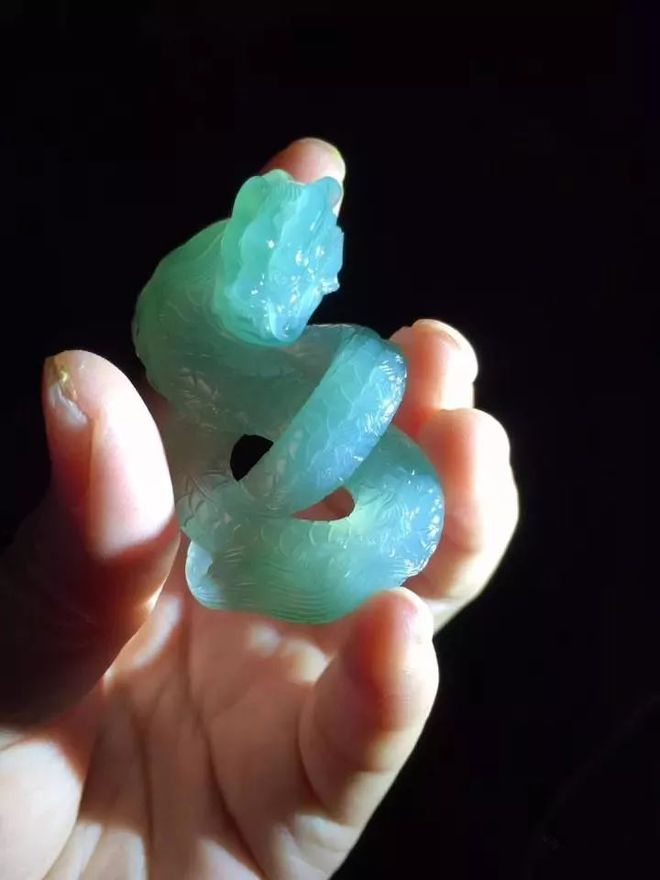 一块80克的翡翠原石,雕刻出的成品如何?