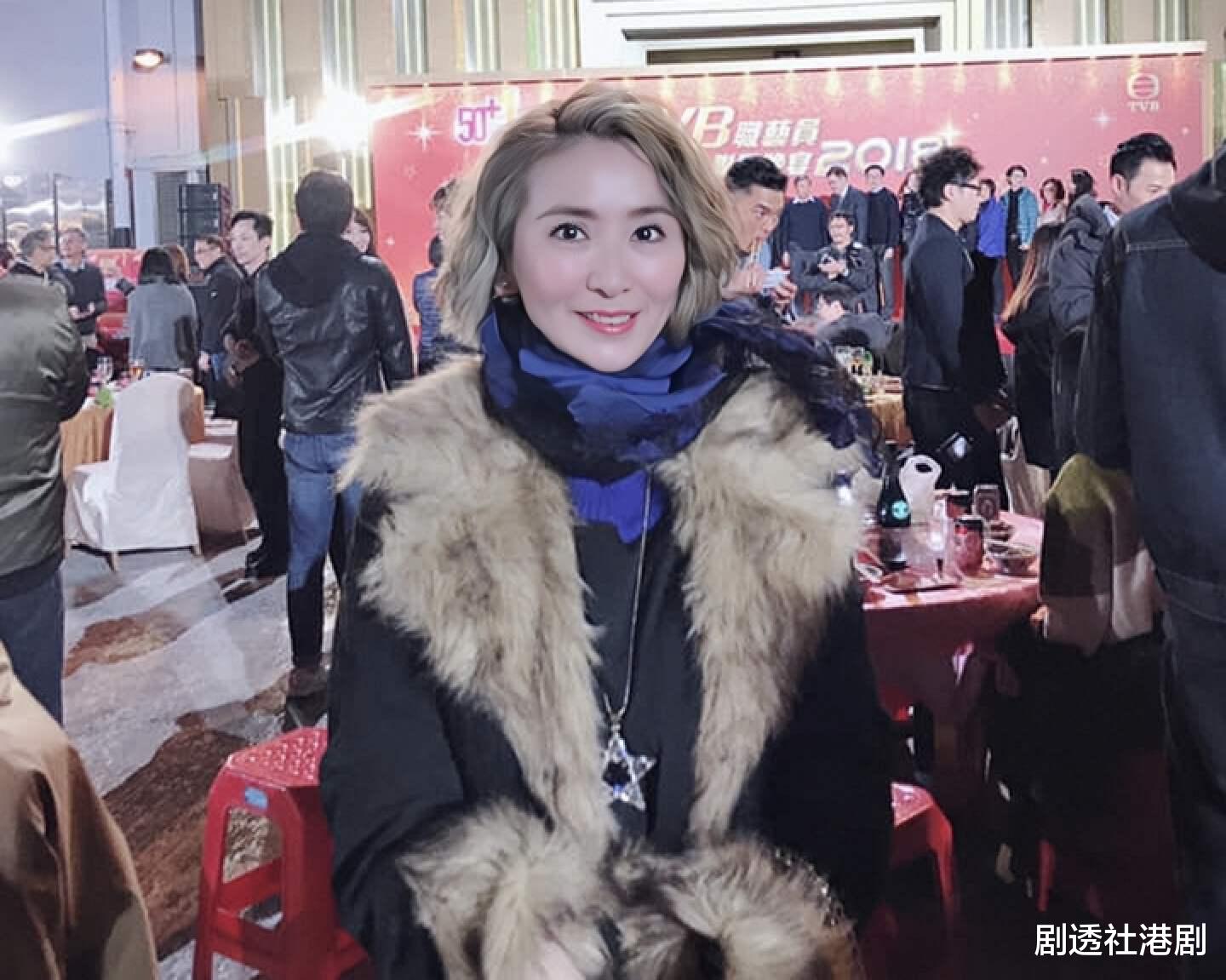 敬业！TVB金牌绿叶做网红直播仅35人观看，仍卖力演唱整首歌