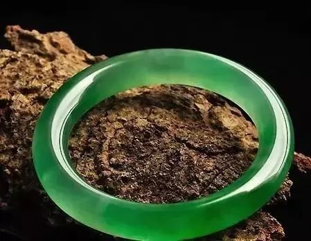 翡翠|翡翠手镯芯俏色巧雕凤凰仙子