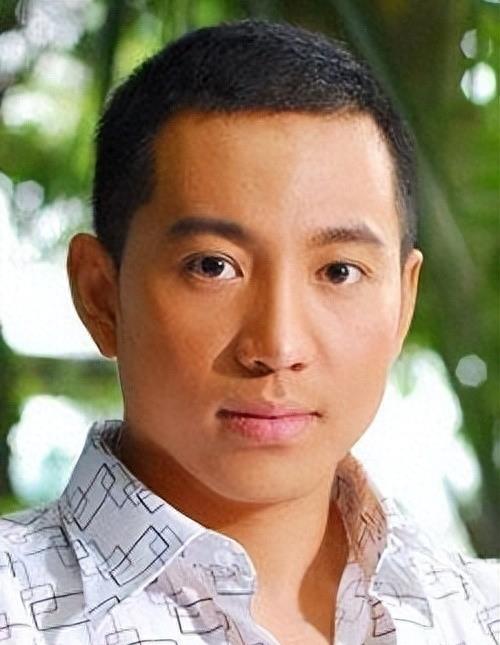 著名演员谷智鑫在34岁被马踩成废人,孕妻8年如一日,一把屎一把尿在病榻前伺候