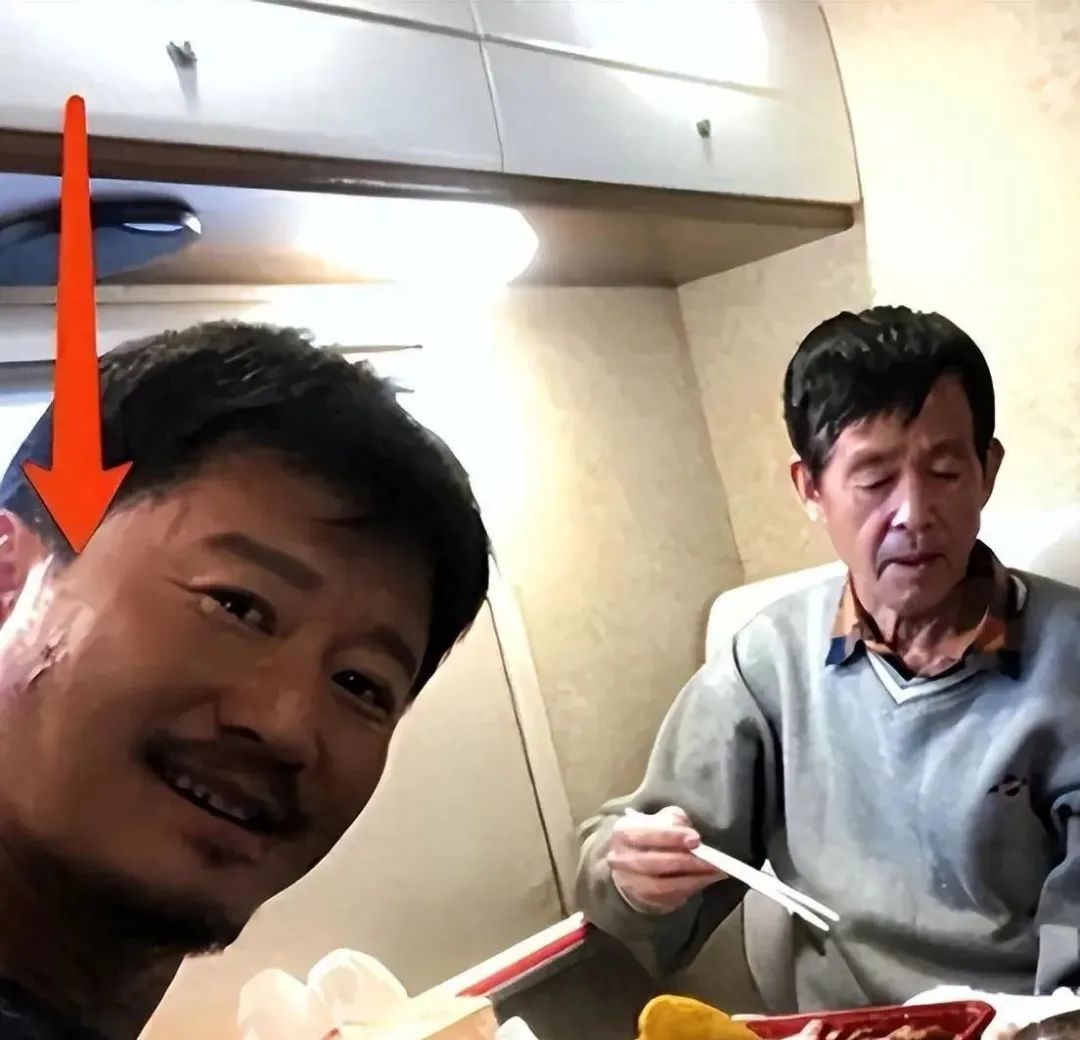 真相曝光了，原来他才是吴京的父亲，难怪吴京能大红大紫！