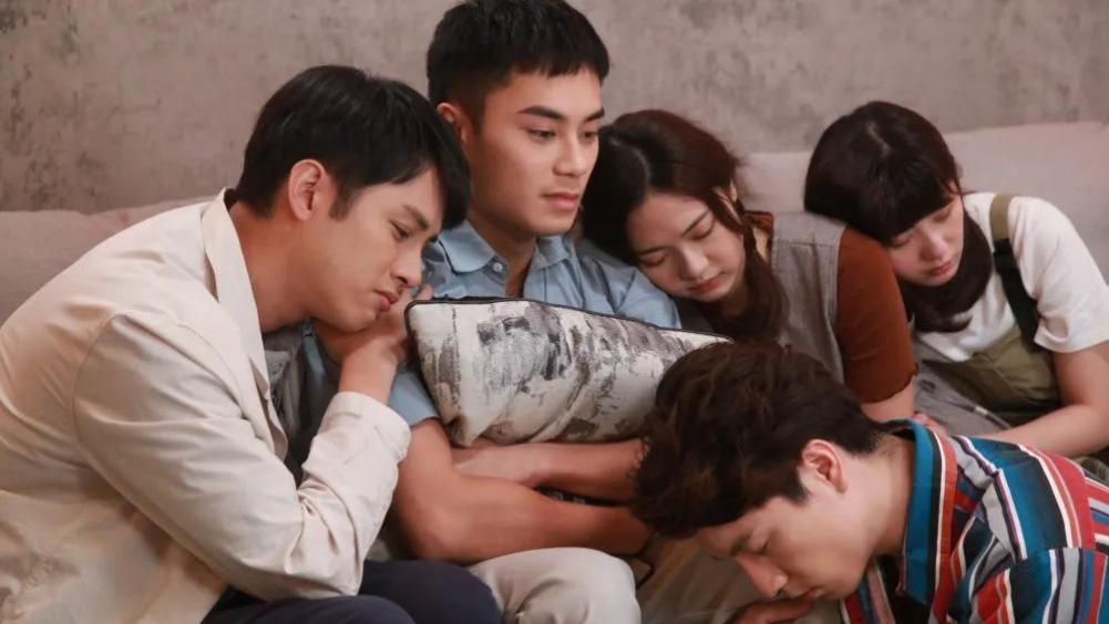 陈嘉慧“路氏正骨”后遗症爆发？蔡思贝、游嘉欣晒靓身材，佢穿冷衫险中暑晕低～