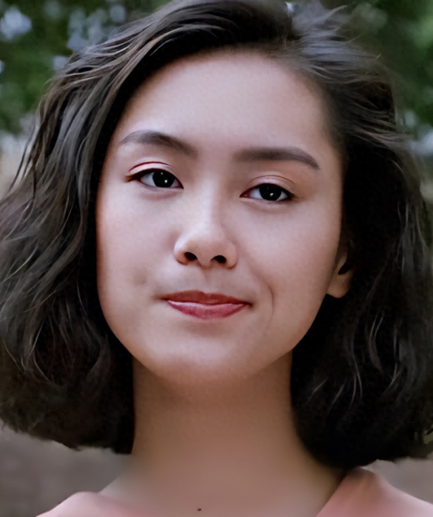 52岁朱茵现状:住深山残屋,开97年破车,竟活成娱乐圈的“笑话”