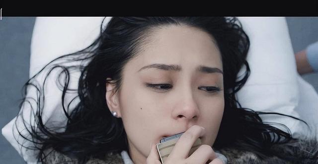 神颜女星偷偷升级当妈!与富豪父子都交往过,未婚替富二代产女!