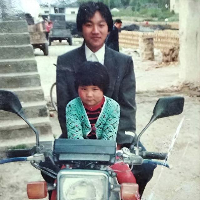 昔日校花被丈夫喂到330斤、睡塌两张床，丈夫：我怕她被别人抢走