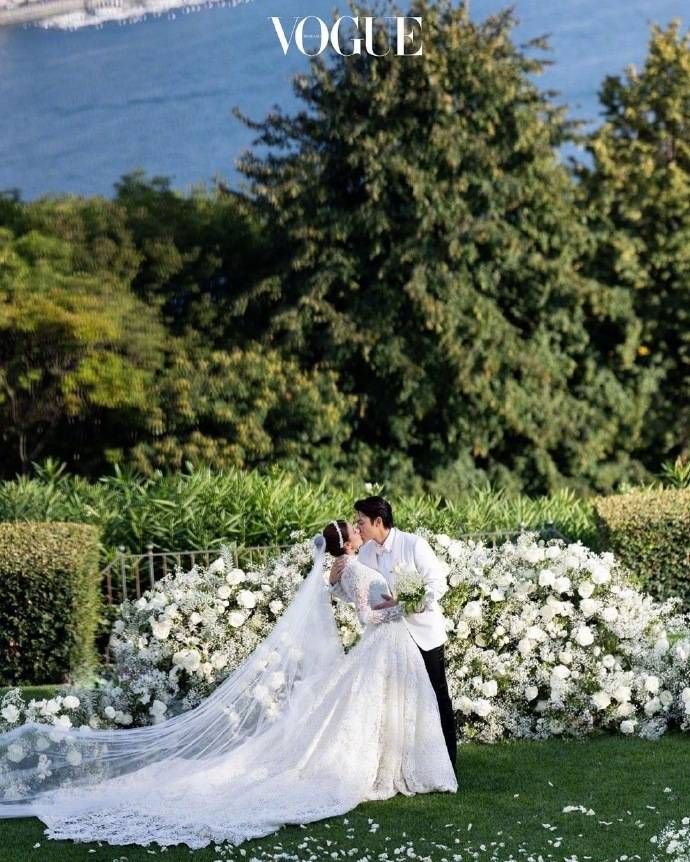 泰星Mark和Kim婚礼现场照 二人甜蜜拥吻终成眷属