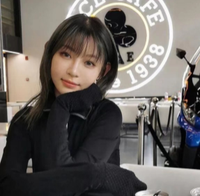 突发!痞幼宣布停更,压力大到无法入睡,疑与50岁男友分手