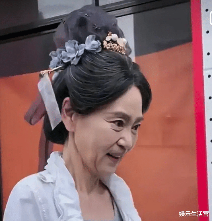 64岁刘雪华生图曝光,脸僵扭曲木偶纹深,“琼瑶女神”被嘲像巫婆