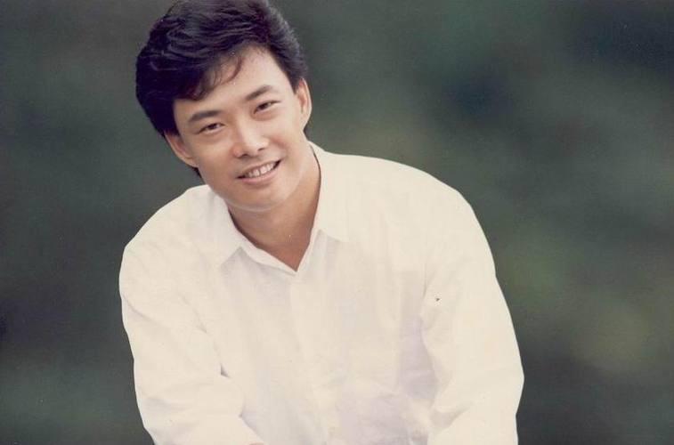 台媒曝费玉清病情恶化，昏迷半个月狂瘦24斤，私生子身伴左右