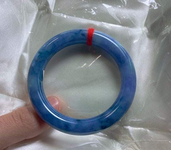 沉香木|40公斤的大翡翠原石,切开之后手镯牌子一箩筐,这才是大赢家!