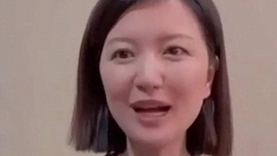 陈蓉近照，被吊销主持人证，复出转幕后，永远失去了主持的机会！