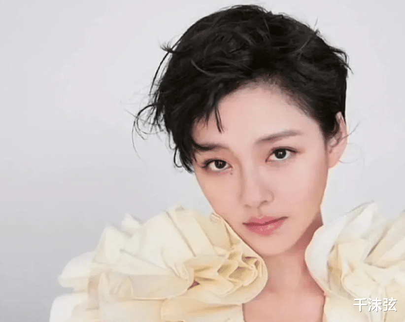 牛仔裤 整容了？大S剪短发扮嫩拍大片，嘟嘴卖萌被侃“大妈扮少女”