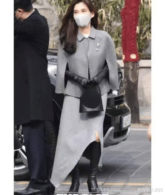 豪门|52岁三星长公主开会尽显霸总气场！穿西装造型封神，美成韩国名片