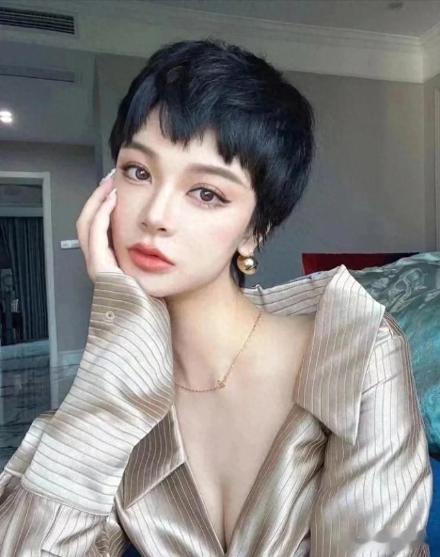 女子酷感超短发