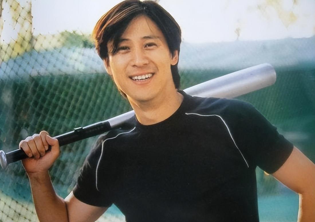 55岁解晓东近况曝光，与阎维文朱时茂聚餐，喝12元饮料引热议