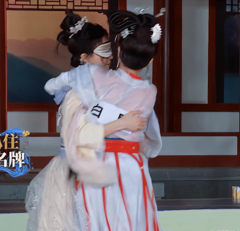 |杨颖和白鹿的3个名场面，感叹：我在跑男中快没朋友了