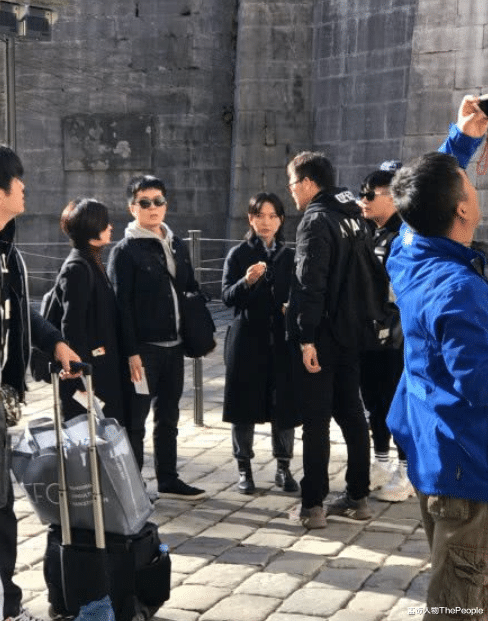 生图|阿娇小肚子、谭维维膀大腰圆、杨丞琳腿粗…女星生图揭露人间真实