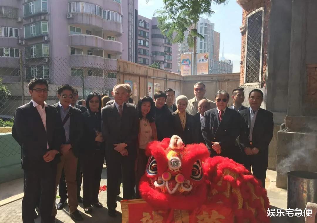 霍家举行家族活动，霍震霆三父子加霍震寰是核心，第三代安排已明确