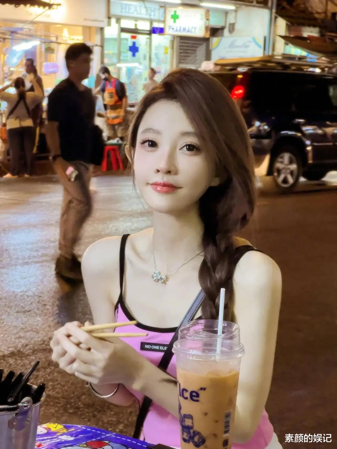 冯提莫|冯提莫新年晒照自称貌美如花遭调侃:都是P图P的,身高有1米5吗?